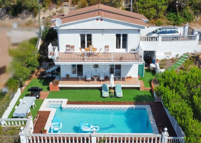 3 makuuhuone Huvila myytävänä paikassa Lloret de Mar mukana uima-altaan 
autotalli - 325 000 € (Ref: 10025665)