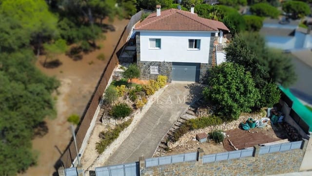 3 camera da letto Villa in vendita in Lloret de Mar con piscina garage - 399.000 € (Rif: 10028908)
