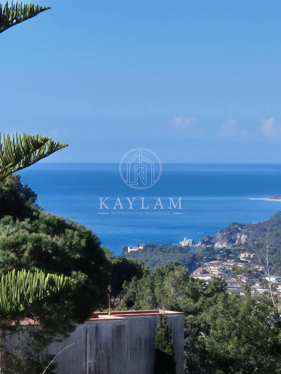 3 slaapkamer Villa te koop in Lloret de Mar met zwembad garage - € 475.000 (Ref: 10028909)