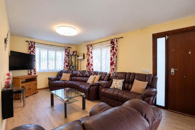 Chalet de 5 habitaciones en Lloret de Mar en venta con piscina garaje - 420.000 € (Ref: 10187133)