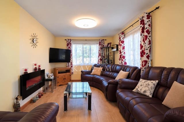 Chalet de 5 habitaciones en Lloret de Mar en venta con piscina garaje - 420.000 € (Ref: 10187133)