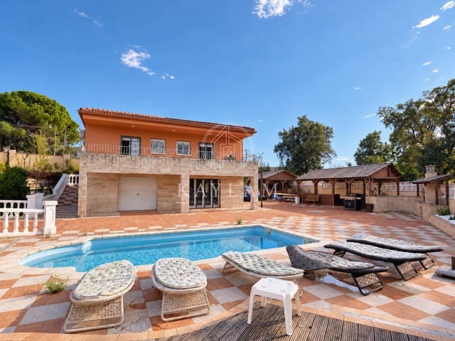 Chalet de 5 habitaciones en Lloret de Mar en venta con piscina garaje - 420.000 € (Ref: 10187133)