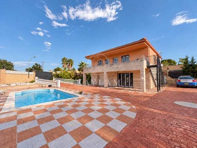 Chalet de 5 habitaciones en Lloret de Mar en venta con piscina garaje - 420.000 € (Ref: 10187133)
