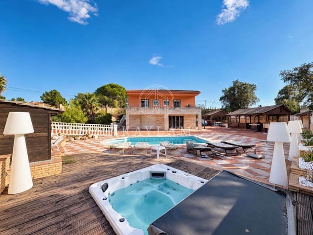 Chalet de 5 habitaciones en Lloret de Mar en venta con piscina garaje - 420.000 € (Ref: 10187133)