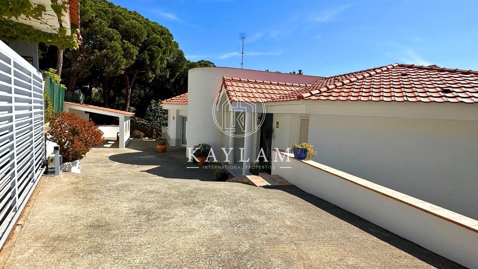 4 soveværelse Villa til salg i Lloret de Mar med swimmingpool - € 2.950.000 (Ref: 7557611)