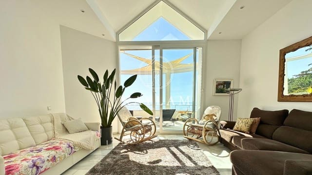 4 soveværelse Villa til salg i Lloret de Mar med swimmingpool - € 2.950.000 (Ref: 7557611)