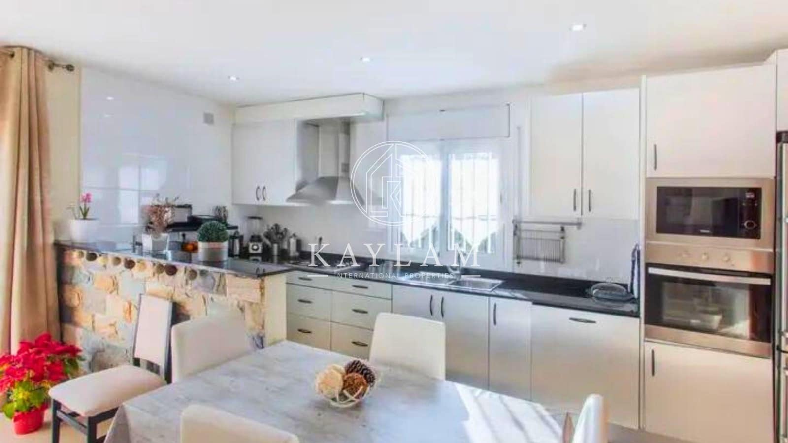 6 soveværelse Villa til salg i Lloret de Mar med swimmingpool - € 450.000 (Ref: 7588787)