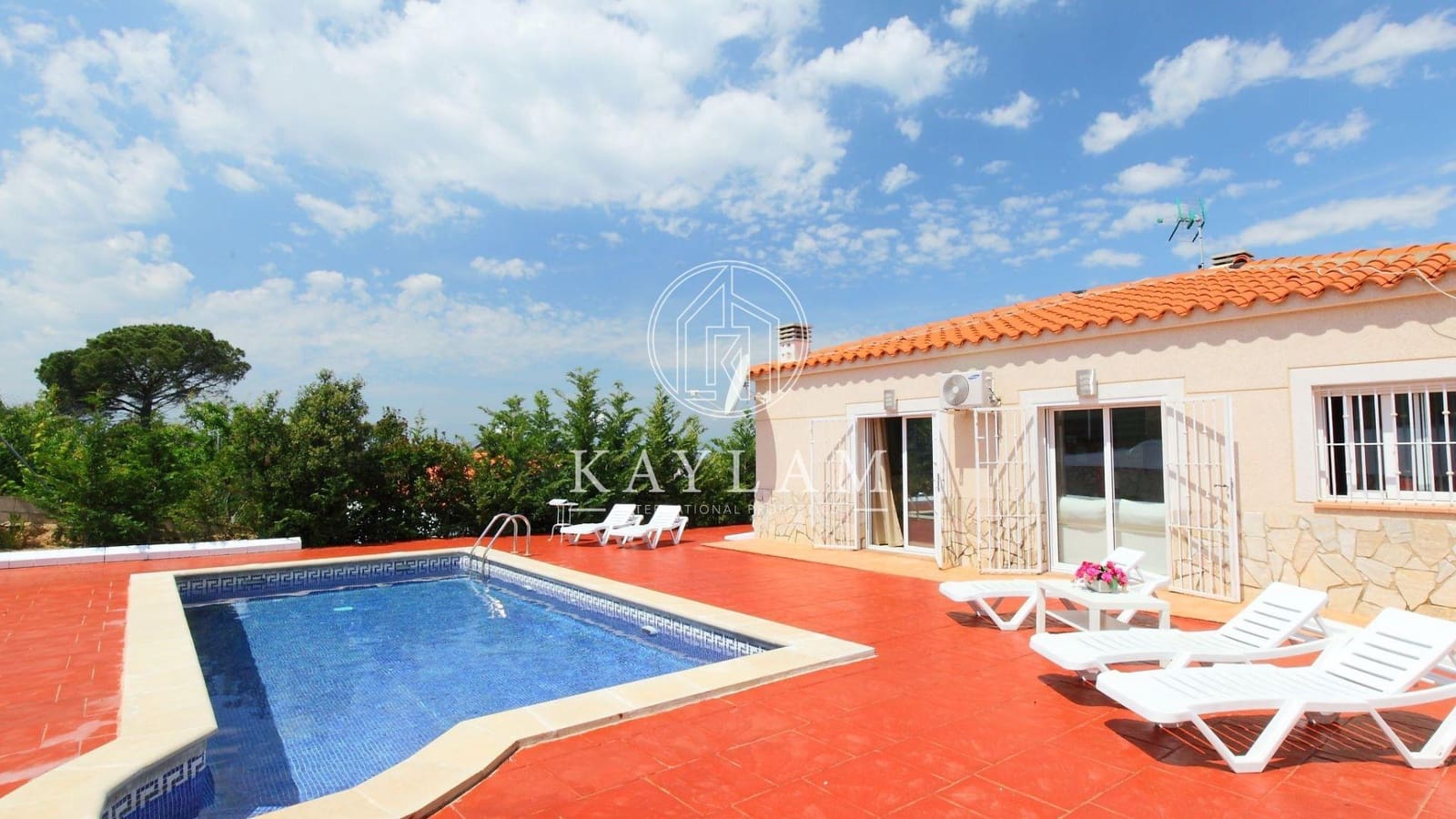 6 soveværelse Villa til salg i Lloret de Mar med swimmingpool - € 450.000 (Ref: 7588787)