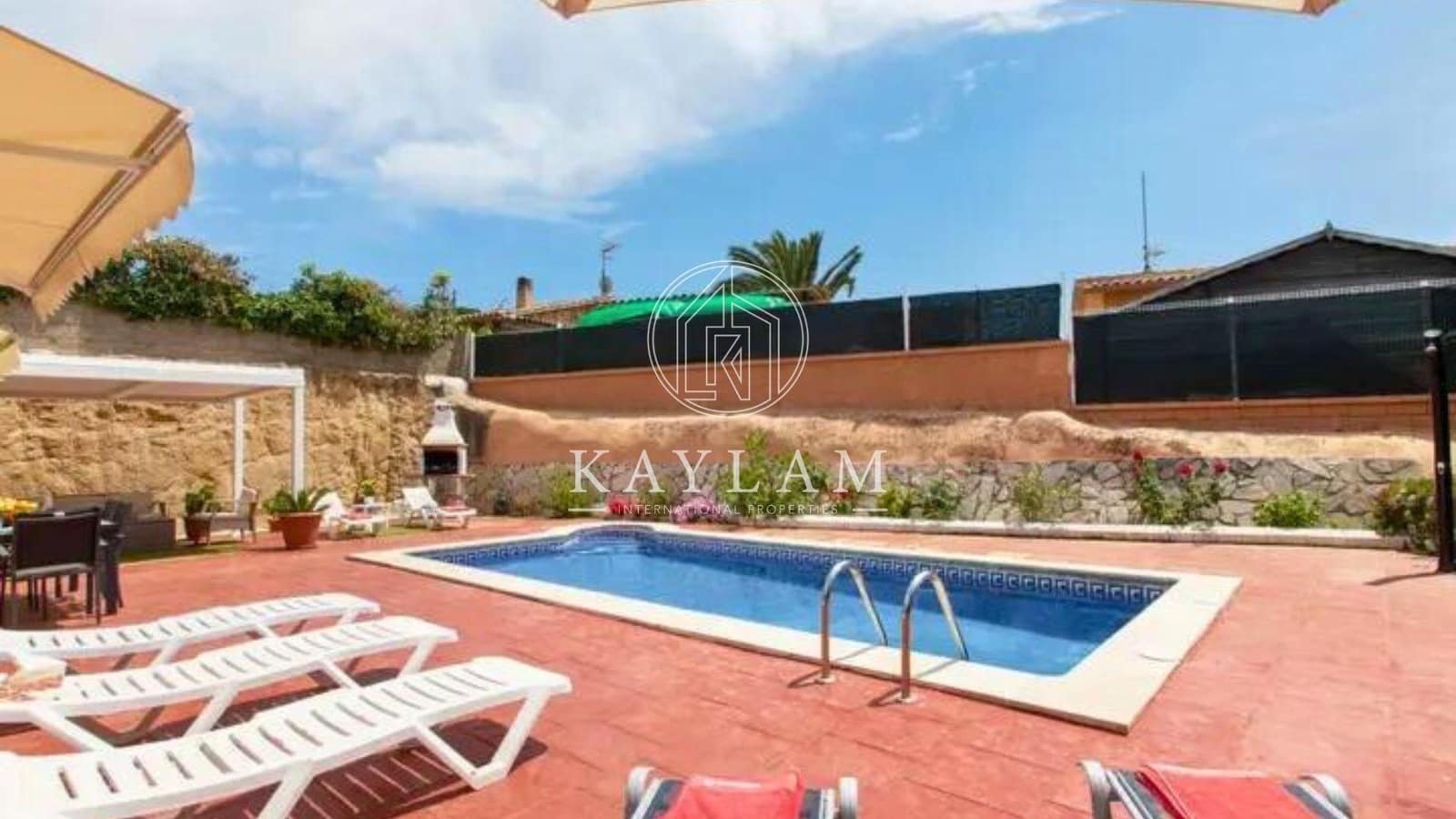 6 soveværelse Villa til salg i Lloret de Mar med swimmingpool - € 450.000 (Ref: 7588787)