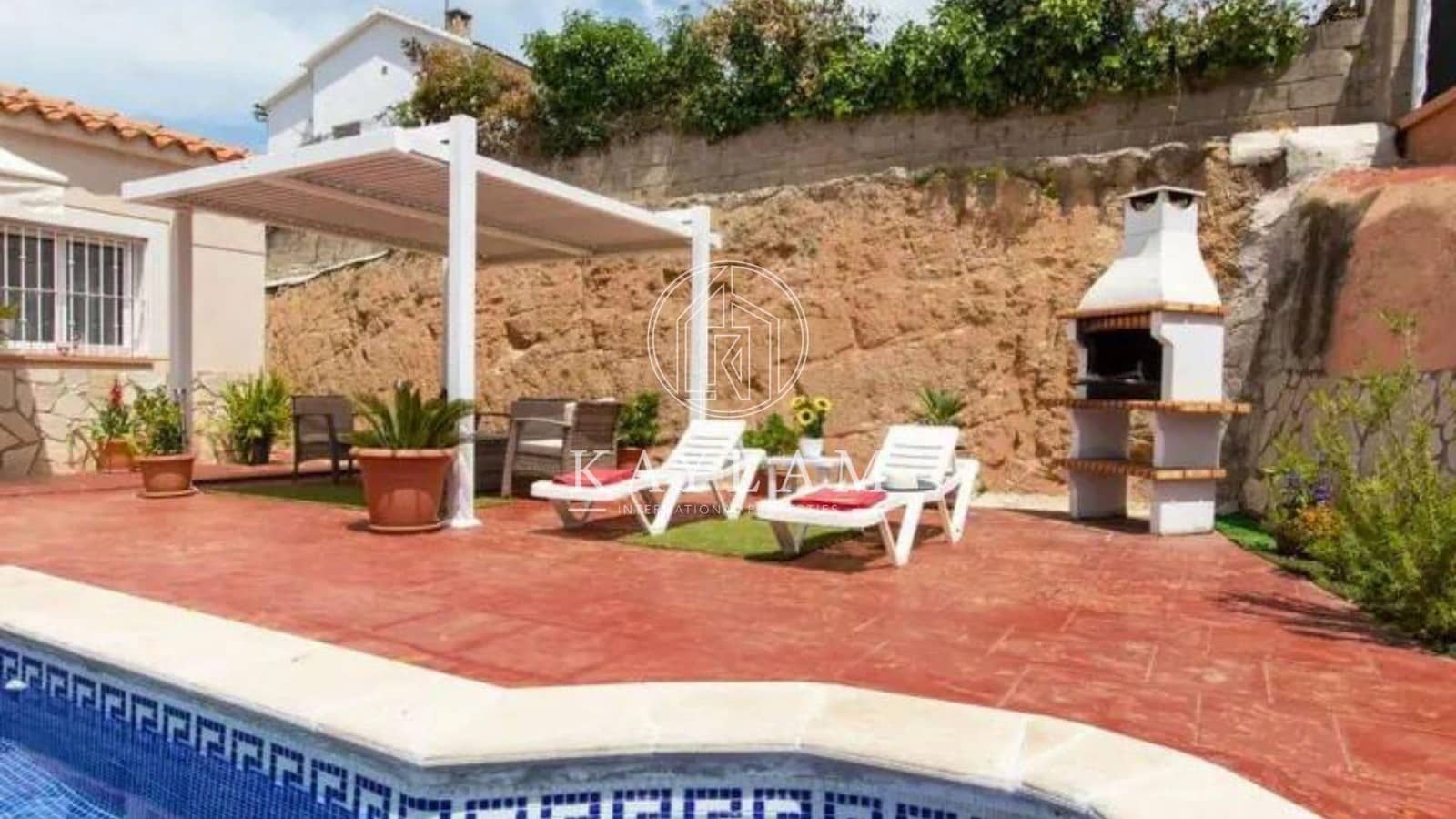6 soveværelse Villa til salg i Lloret de Mar med swimmingpool - € 450.000 (Ref: 7588787)