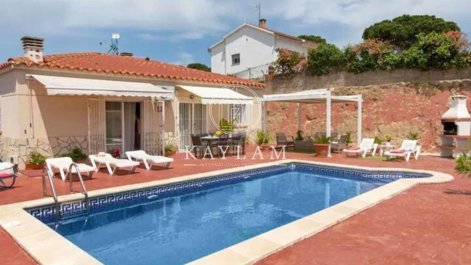 6 soveværelse Villa til salg i Lloret de Mar med swimmingpool - € 450.000 (Ref: 7588787)