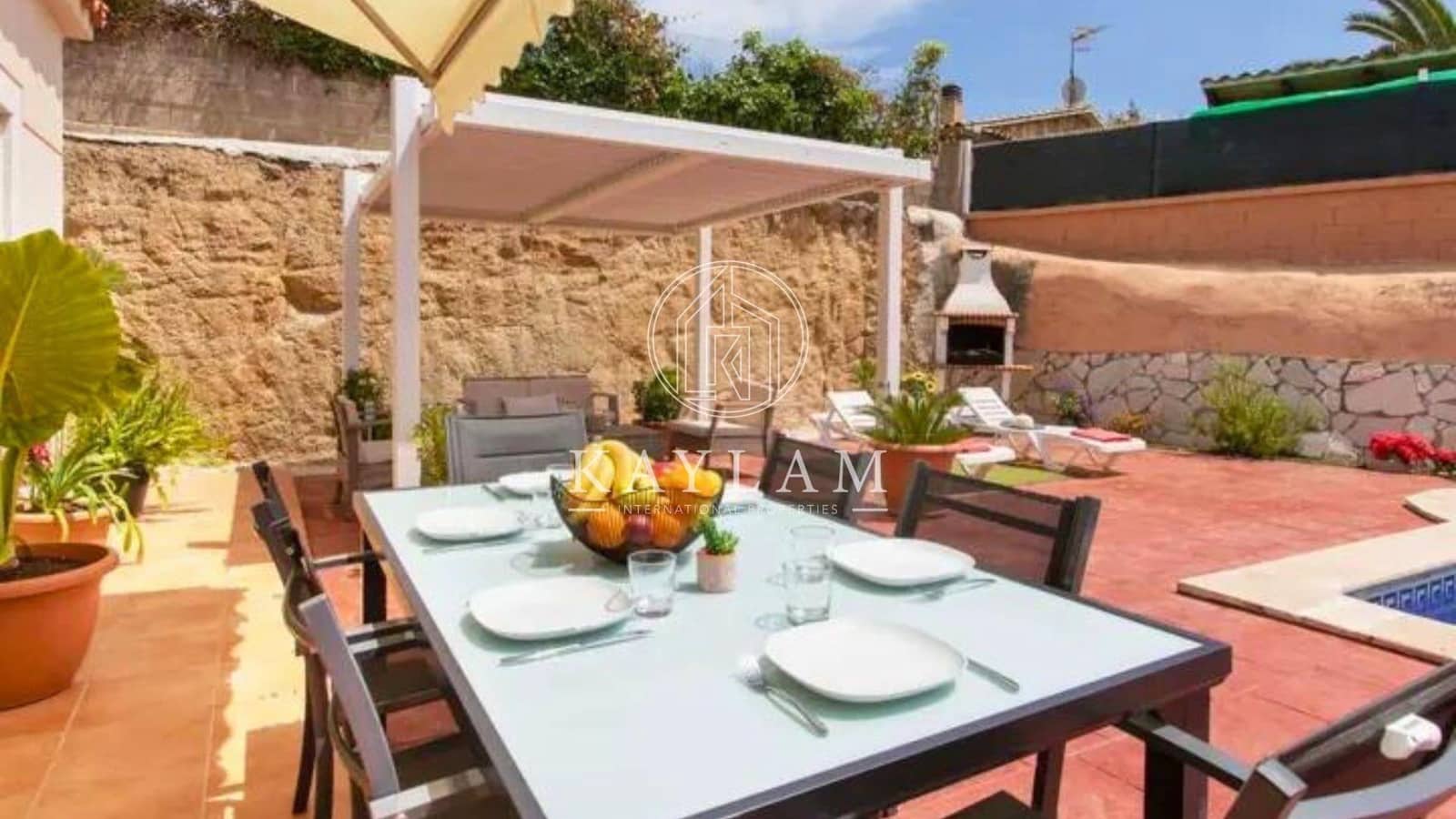 6 soveværelse Villa til salg i Lloret de Mar med swimmingpool - € 450.000 (Ref: 7588787)