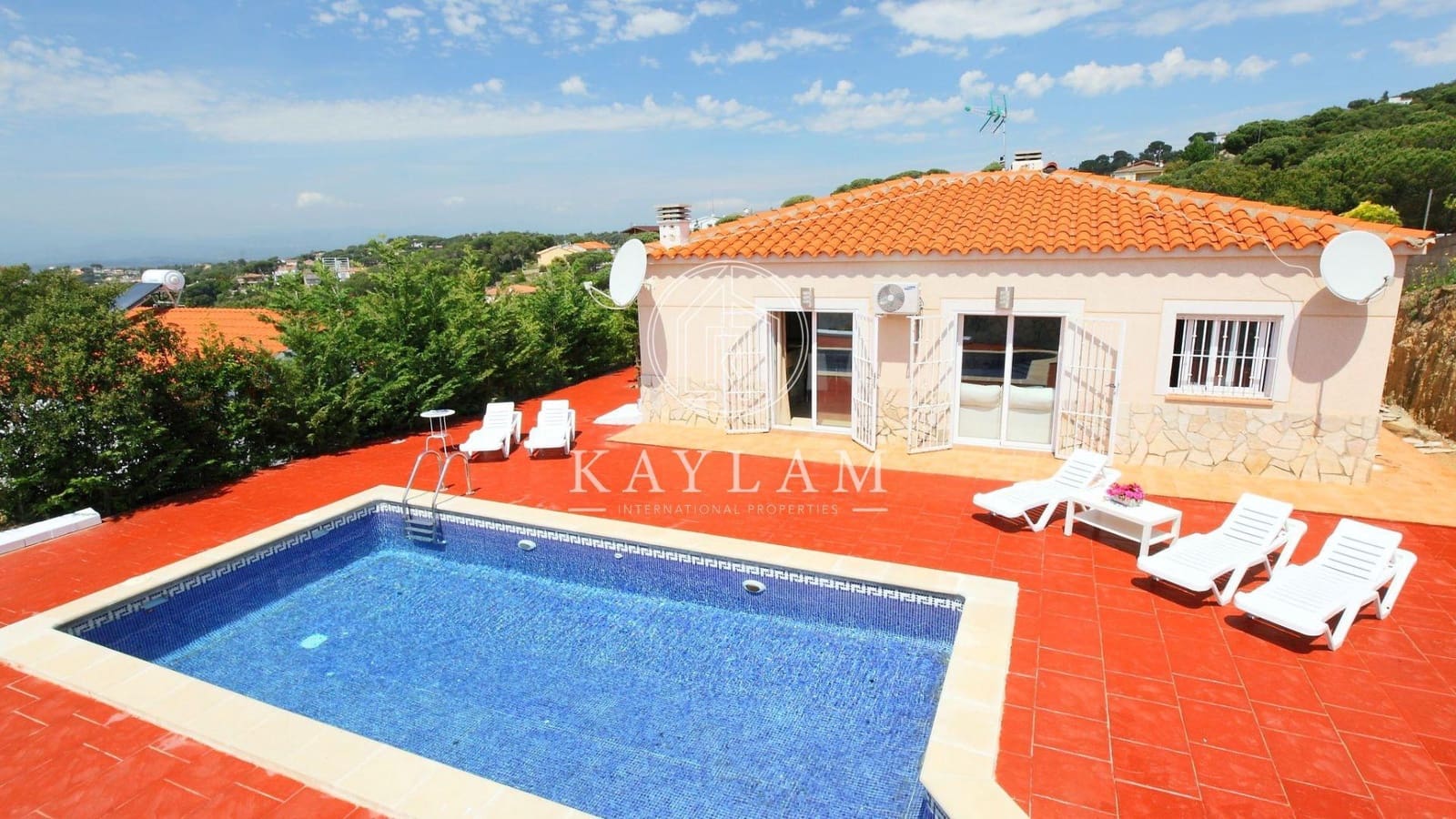 6 soveværelse Villa til salg i Lloret de Mar med swimmingpool - € 450.000 (Ref: 7588787)