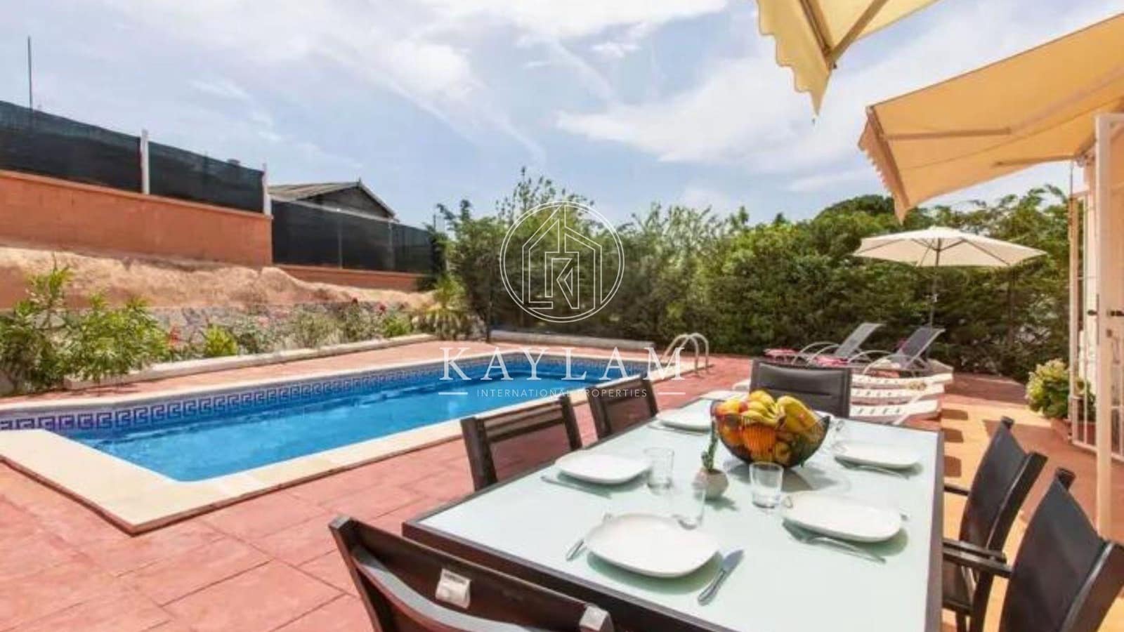 6 soveværelse Villa til salg i Lloret de Mar med swimmingpool - € 450.000 (Ref: 7588787)