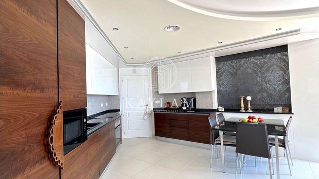 4 soveværelse Villa til salg i Lloret de Mar med swimmingpool garage - € 1.200.000 (Ref: 7695698)