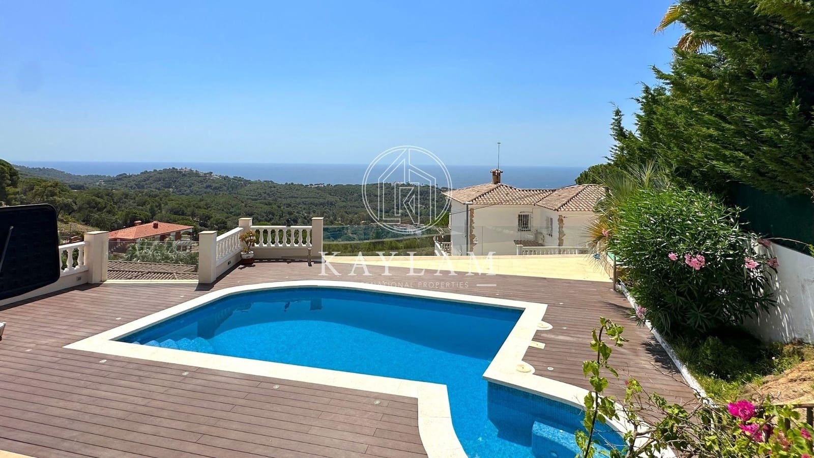 4 soveværelse Villa til salg i Lloret de Mar med swimmingpool garage - € 1.200.000 (Ref: 7695698)