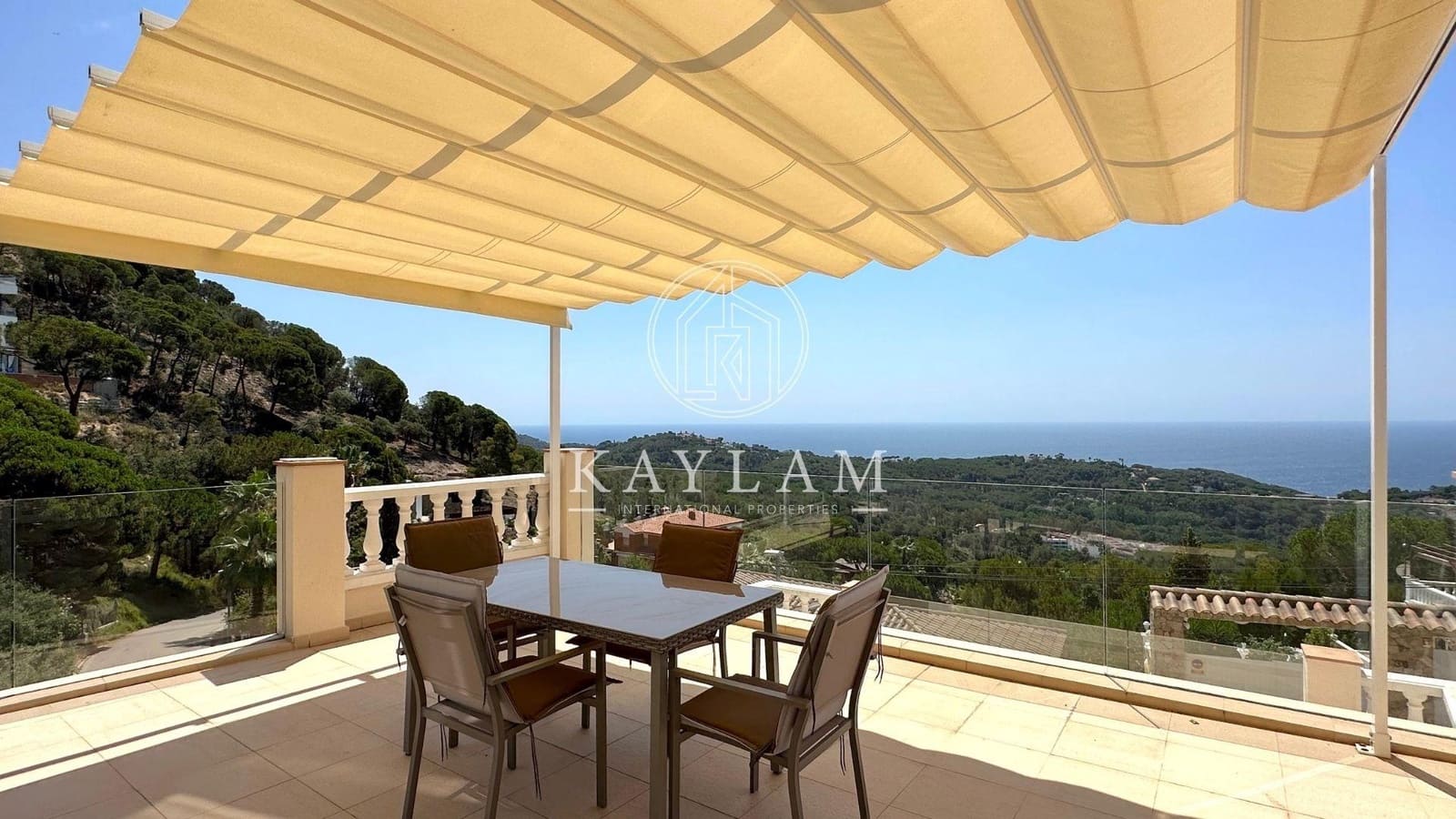 4 soveværelse Villa til salg i Lloret de Mar med swimmingpool garage - € 1.200.000 (Ref: 7695698)