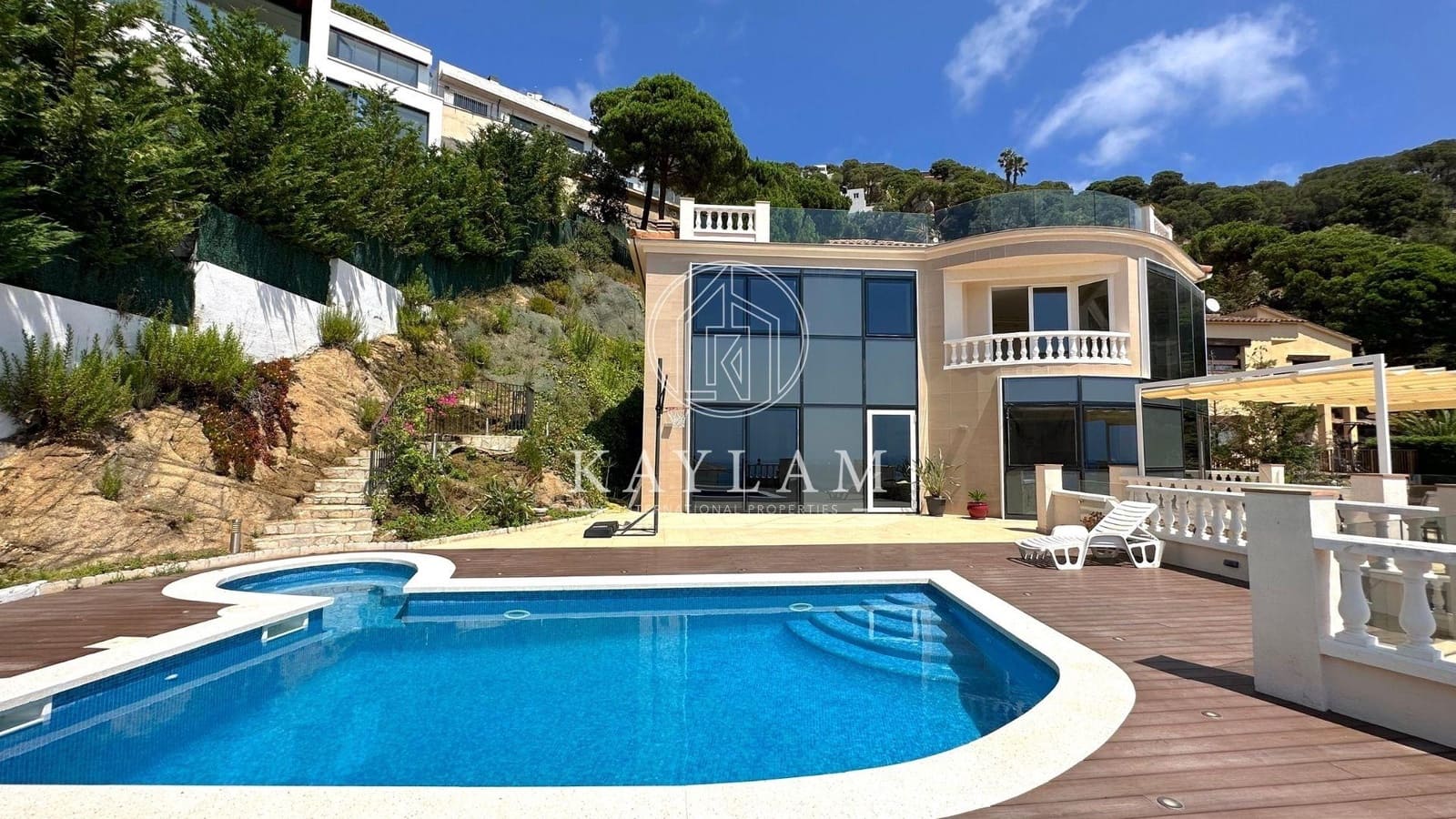 4 soveværelse Villa til salg i Lloret de Mar med swimmingpool garage - € 1.200.000 (Ref: 7695698)