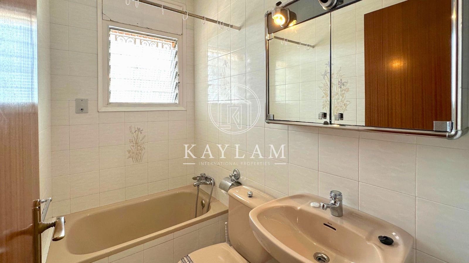 7 bedroom Villa for sale in Lloret de Mar - € 490,000 (Ref: 7744260)