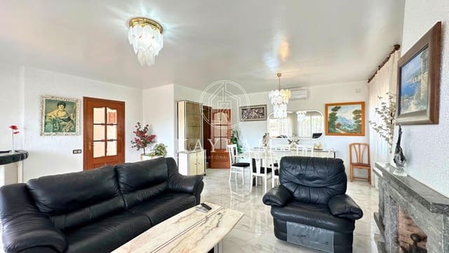 Chalet de 7 habitaciones en Lloret de Mar en venta - 490.000 € (Ref: 7744260)