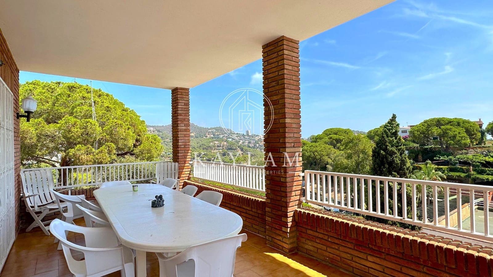 7 bedroom Villa for sale in Lloret de Mar - € 490,000 (Ref: 7744260)