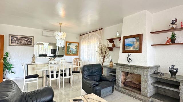 Chalet de 7 habitaciones en Lloret de Mar en venta - 490.000 € (Ref: 7744260)