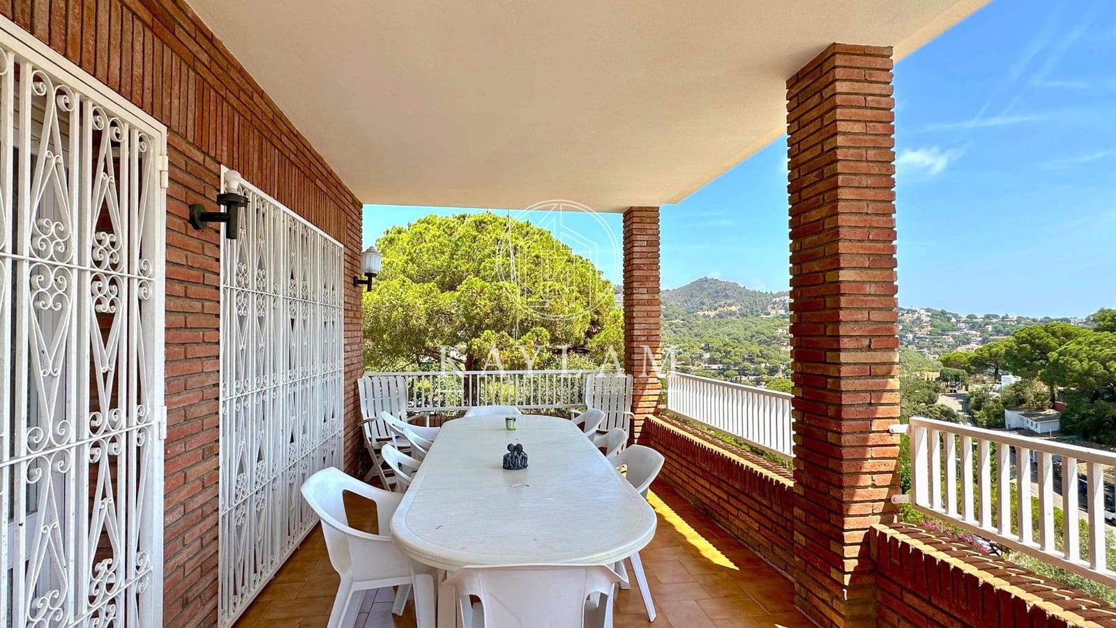 7 bedroom Villa for sale in Lloret de Mar - € 490,000 (Ref: 7744260)