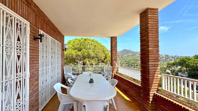 Chalet de 7 habitaciones en Lloret de Mar en venta - 490.000 € (Ref: 7744260)