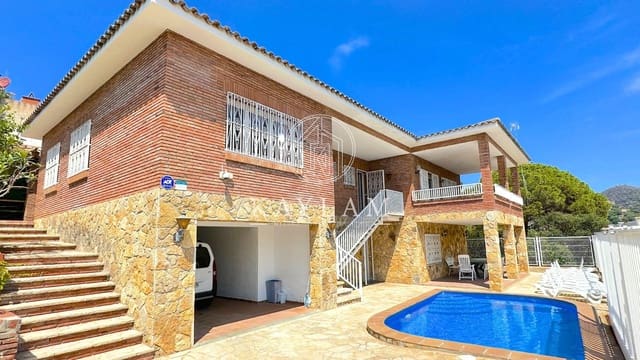 Chalet de 7 habitaciones en Lloret de Mar en venta - 490.000 € (Ref: 7744260)