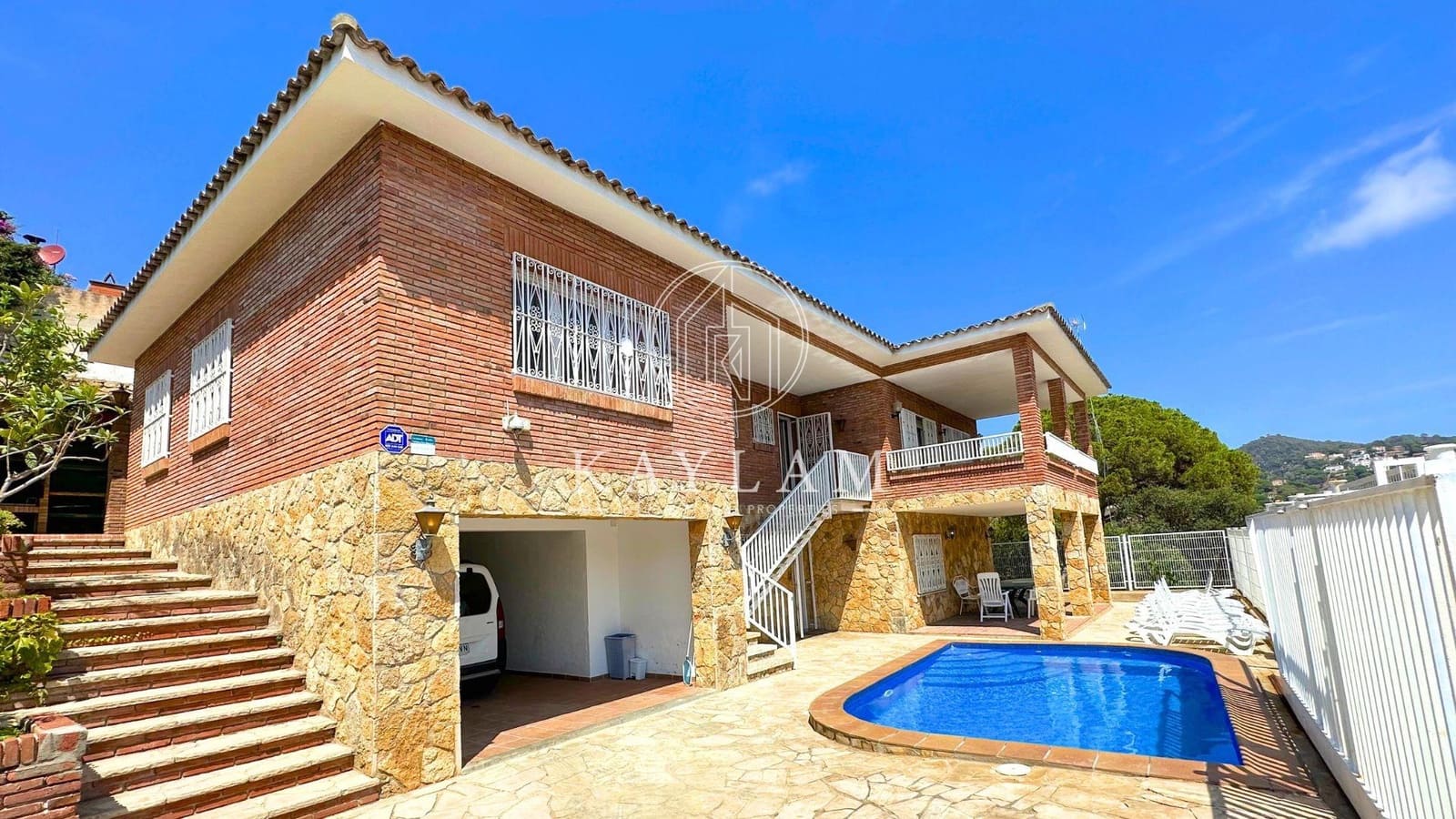 7 bedroom Villa for sale in Lloret de Mar - € 490,000 (Ref: 7744260)