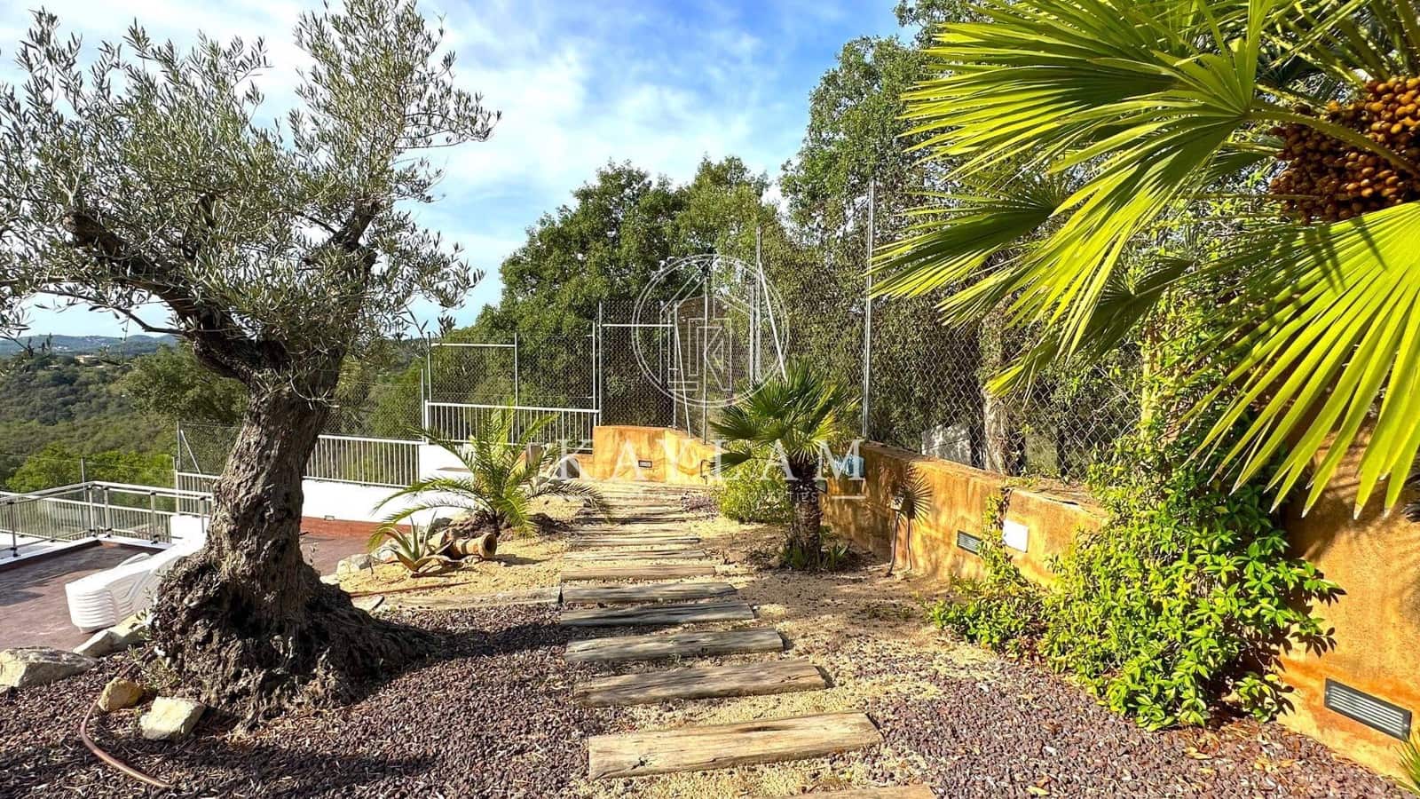 6 slaapkamer Villa te koop in Lloret de Mar - € 550.000 (Ref: 7796188)