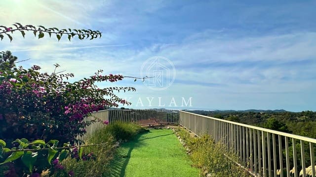 6 slaapkamer Villa te koop in Lloret de Mar - € 550.000 (Ref: 7796188)