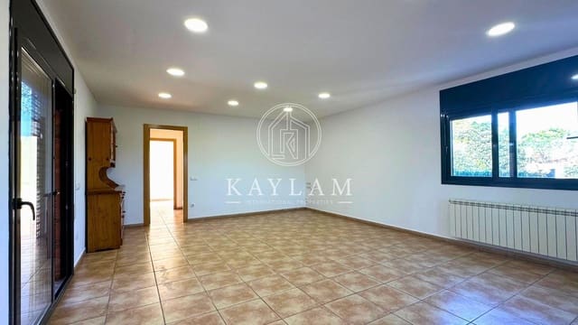 4 bedroom Villa for sale in Caldes de Malavella - € 390,000 (Ref: 7821368)