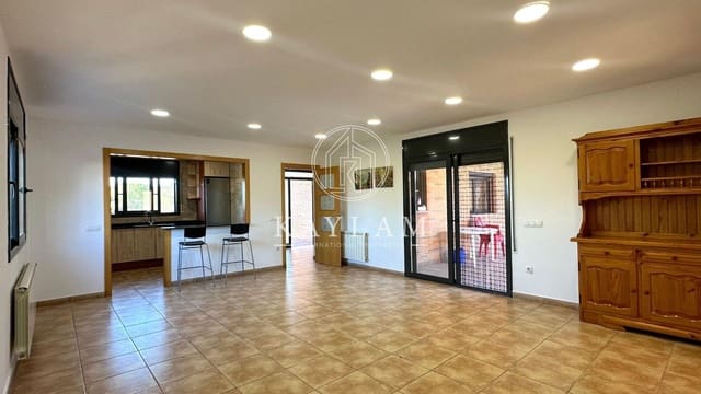 4 bedroom Villa for sale in Caldes de Malavella - € 390,000 (Ref: 7821368)