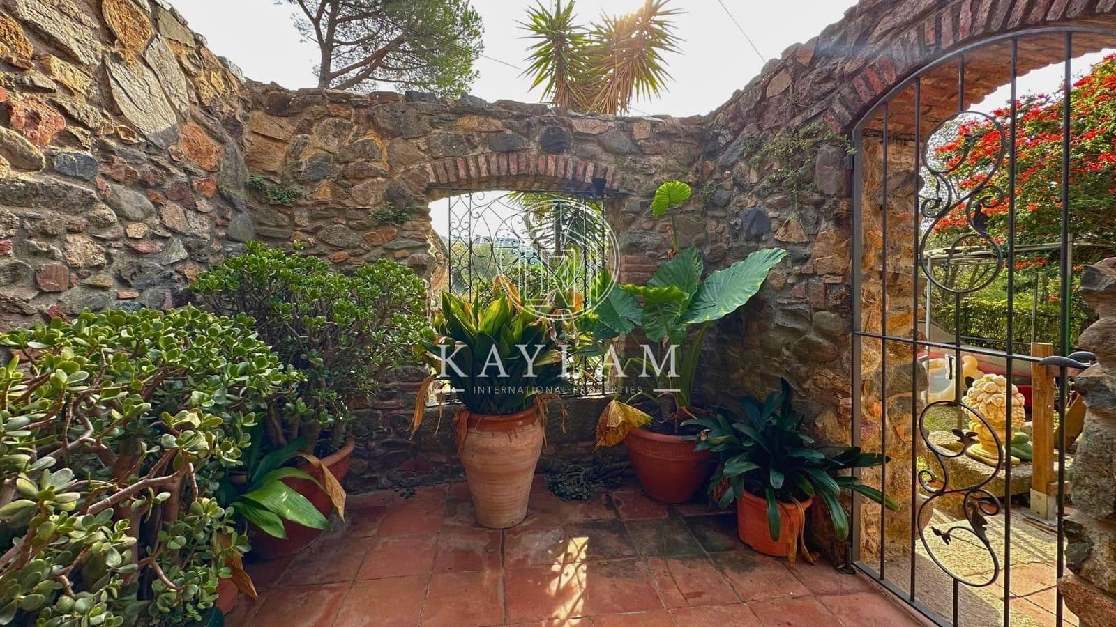 3 bedroom Finca/Country House for sale in Calonge i Sant Antoni - € 450,000 (Ref: 7821370)