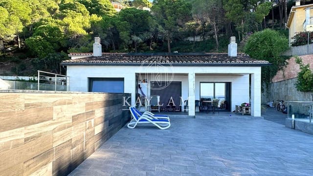 3 makuuhuone Huvila myytävänä paikassa Roca Grossa, Lloret de Mar - 750 000 € (Ref: 7821372)