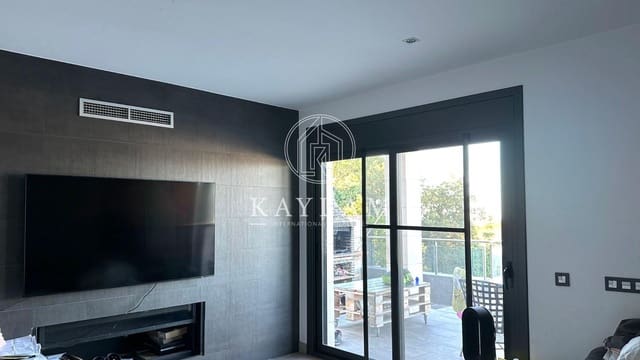 3 makuuhuone Huvila myytävänä paikassa Roca Grossa, Lloret de Mar - 750 000 € (Ref: 7821372)