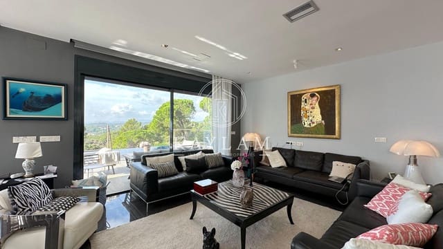 4 slaapkamer Villa te koop in Roca Grossa, Lloret de Mar - € 1.250.000 (Ref: 7861370)