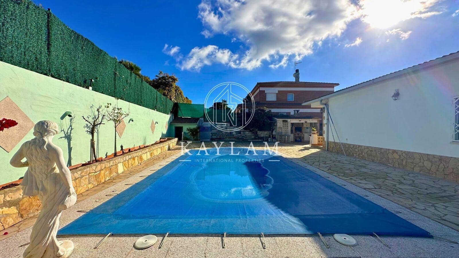 5 soveværelse Villa til salg i Lloret de Mar - € 430.000 (Ref: 8010319)