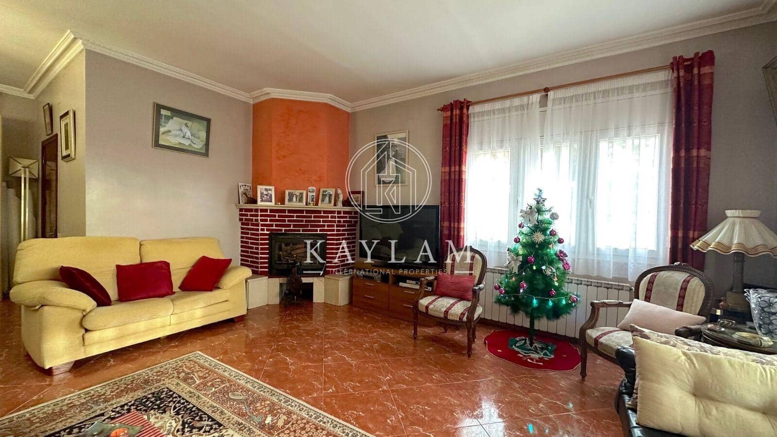 5 soveværelse Villa til salg i Lloret de Mar - € 430.000 (Ref: 8010319)