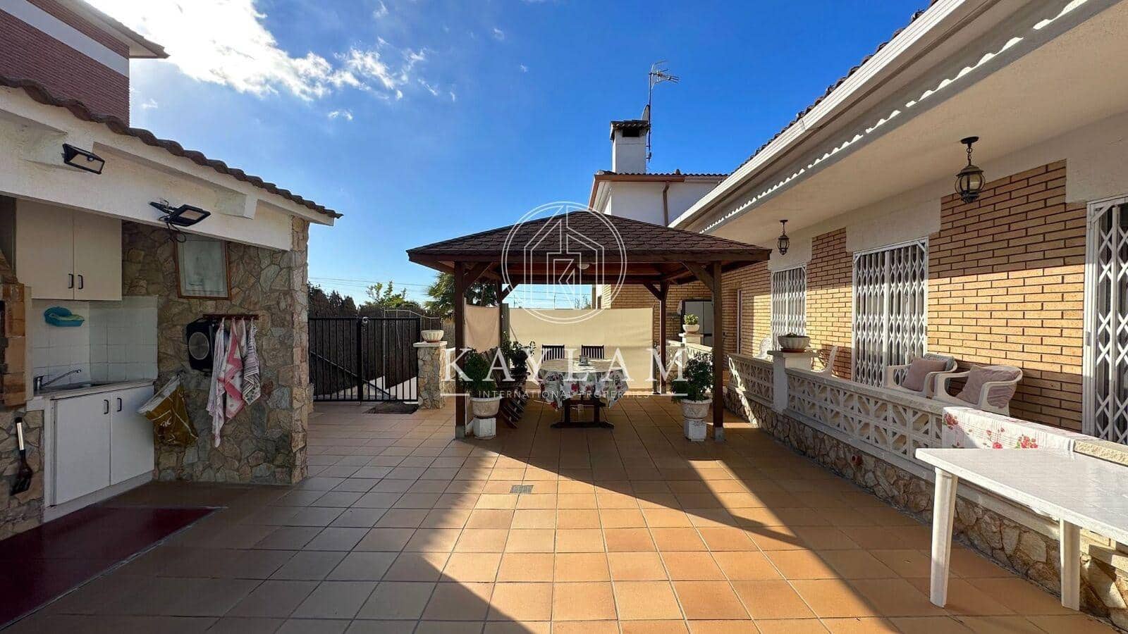 5 soveværelse Villa til salg i Lloret de Mar - € 430.000 (Ref: 8010319)