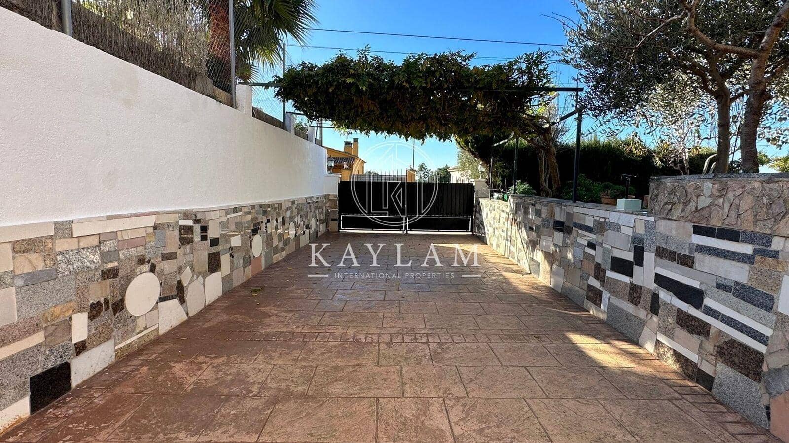 5 soveværelse Villa til salg i Lloret de Mar - € 430.000 (Ref: 8010319)