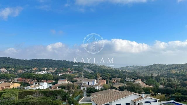 5 bedroom Villa for sale in Calonge i Sant Antoni - € 900,000 (Ref: 8035205)