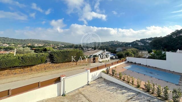 5 bedroom Villa for sale in Calonge i Sant Antoni - € 900,000 (Ref: 8035205)