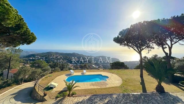 9 soveværelse Villa til salg i Roca Grossa, Lloret de Mar - € 850.000 (Ref: 8046483)