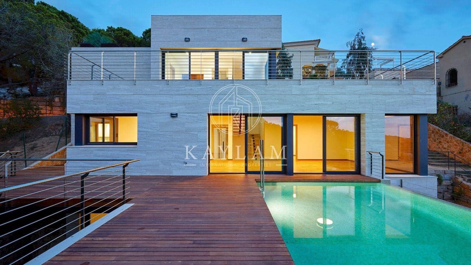 4 Zimmer Villa zu verkaufen in Lloret de Mar - 1.900.000 € (Ref: 8056617)