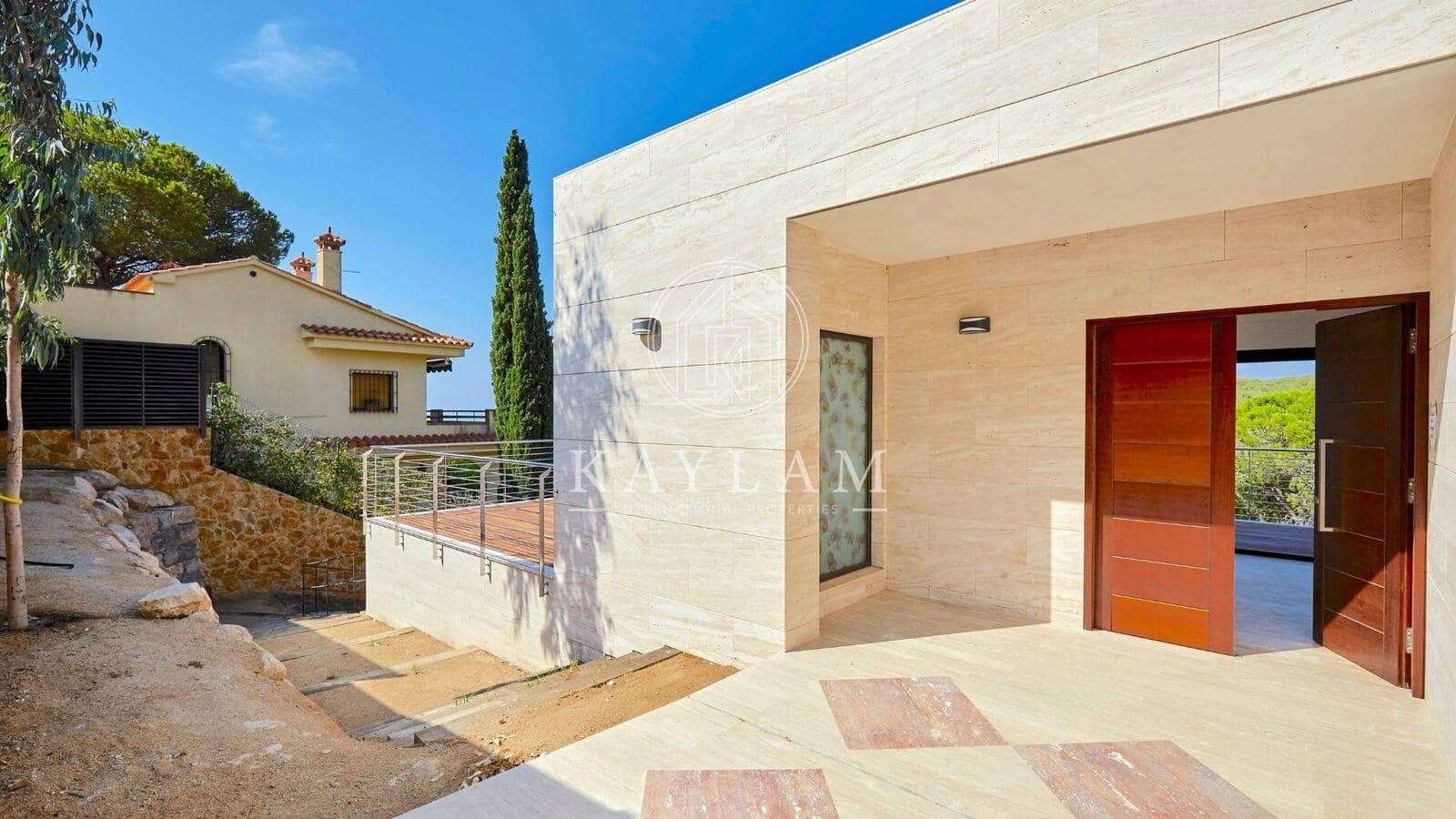 4 Zimmer Villa zu verkaufen in Lloret de Mar - 1.900.000 € (Ref: 8056617)