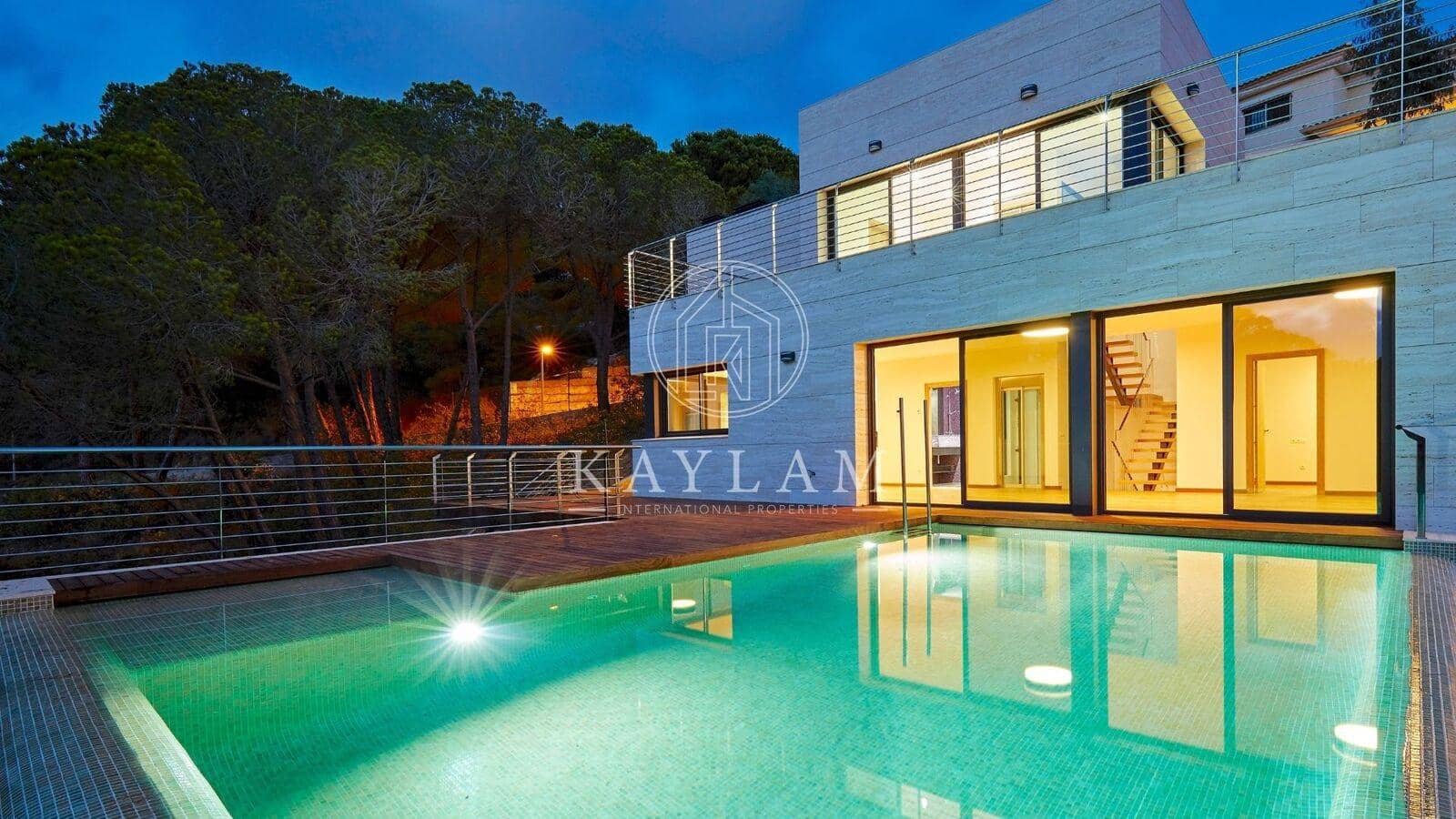 4 Zimmer Villa zu verkaufen in Lloret de Mar - 1.900.000 € (Ref: 8056617)