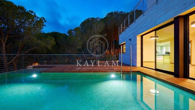 4 Zimmer Villa zu verkaufen in Lloret de Mar - 1.900.000 € (Ref: 8056617)