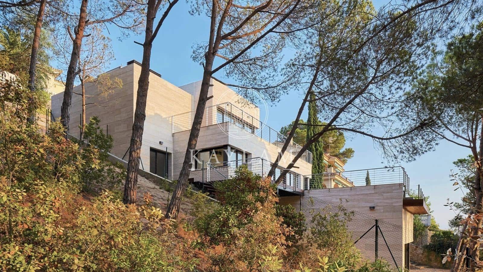 4 Zimmer Villa zu verkaufen in Lloret de Mar - 1.900.000 € (Ref: 8056617)